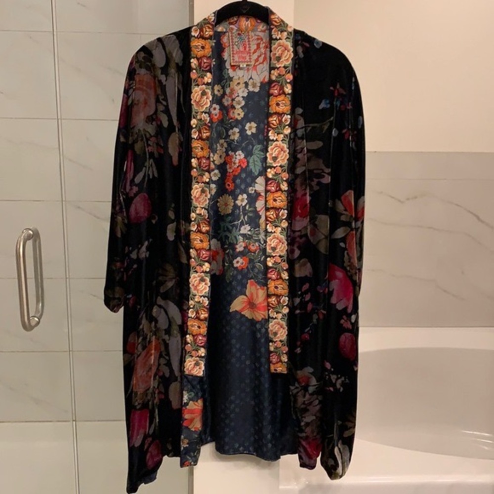 👘Lightly Used (Like New) JOHHNY WAS Velvet Kehlani Reversible Kimono Size (S)!!